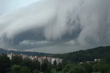 Výjimečná podívaná nad Zlínem. Při bouřce se vytvořil mohutný arcus