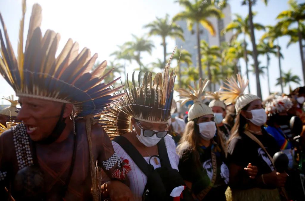 „Tato genocidní vláda nás chce vyhladit. Vytrpěli jsme si toho už hodně a nejen nyní, ale v posledních pěti stech letech jsme zažili mnohé nespravedlnosti,“ citovala agentura AFP jednoho z účastníků demonstrace, který tak odkázal i na dobytí regionu Portugalskem