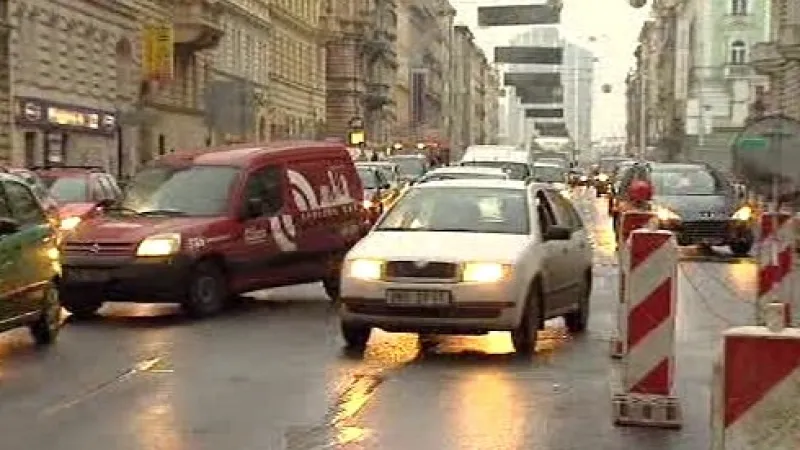 Kolaps dopravy kvůli opravě vodovodního řadu v Legerově ulici