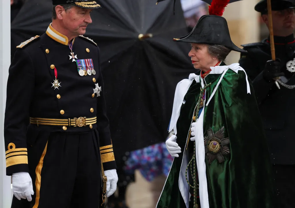 Do Westminsterského opatství přichází královská princezna Anna, jediná dcera královny Alžběty II.