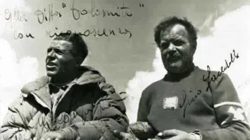 Lino Lacedelli a Achille Compagnoni na vrcholu K2