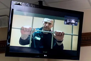 Ruské úřady mě obviní z terorismu, sdělil vězněný Navalnyj. Za mřížemi může strávit desítky let
