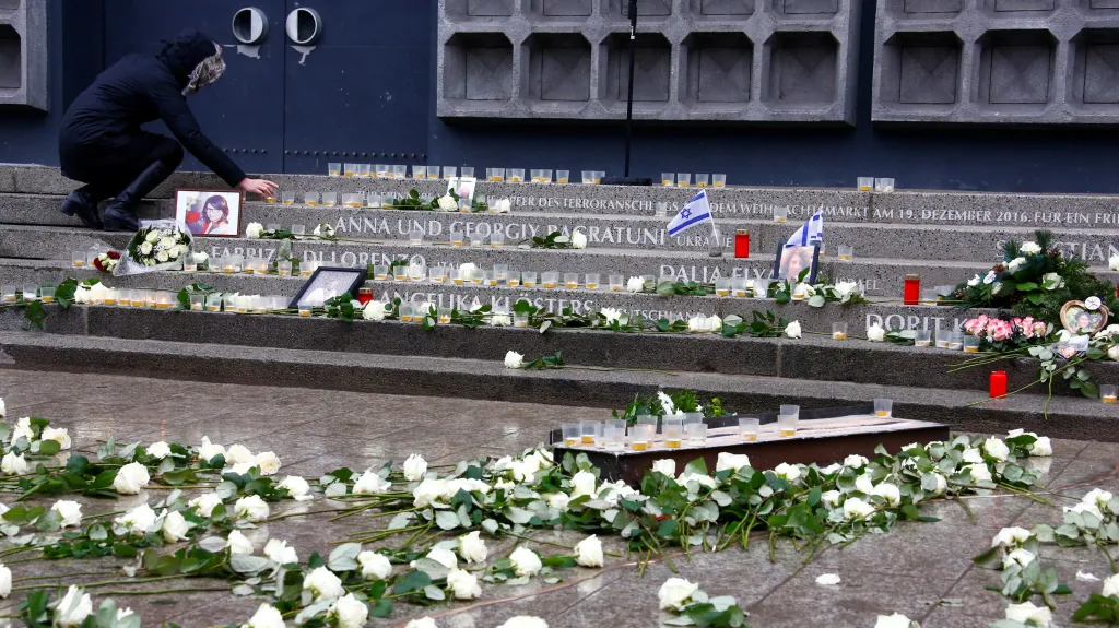 Památník dvanácti obětem teroristického útoku na vánočních trzích v Berlíně v prosinci 2016 na náměstí Breitscheidplatz