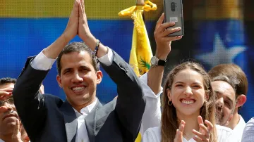 Účastníkem byl i předseda parlamentu Juana Guaidóa se svou ženou.