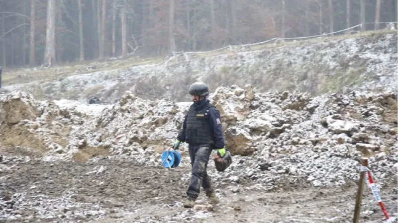 Pyrotechnici ve Vrběticích zajišťují důkazy