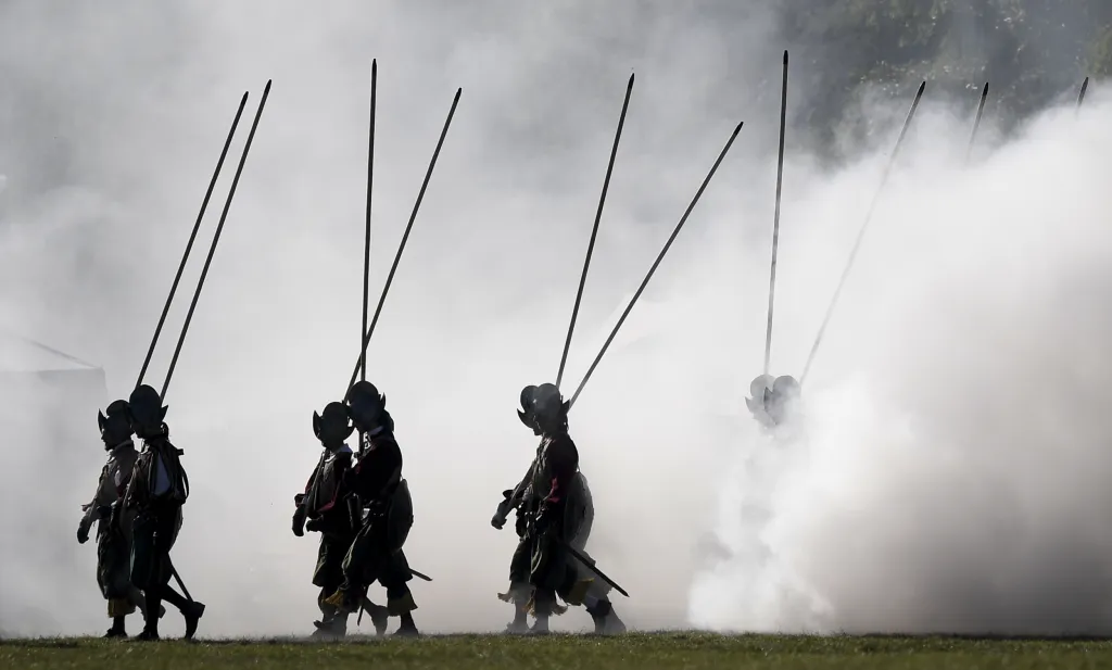 Rekonstrukce bitvy z roku 1620 se zúčastnili účinkující z celé Evropy