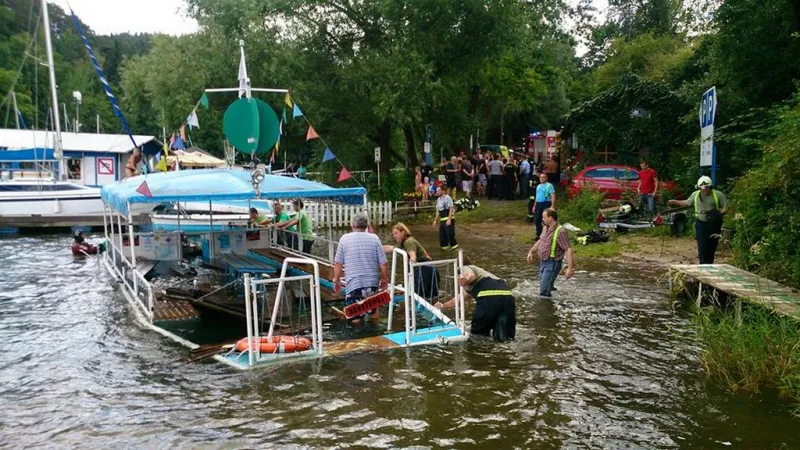 Potopený přívoz na Slapech