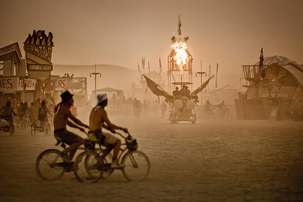 Nominace na vítěznou sérii Czech Press Photo 2018 (Životní styl): Dust&Light the Burning Man Collection