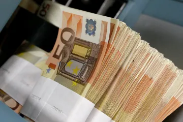 Státní dluh roste. Ministerstvo financí si výhodně půjčovalo, aby pokrylo výdaje vlády