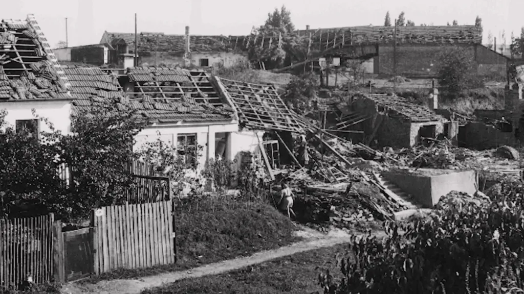 Domky ve Stránské ulici v Brně po bombardování