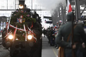 Masaryk je po sto letech v Praze. Rekonstrukce triumfálního návratu vyvrcholila na hlavním nádraží