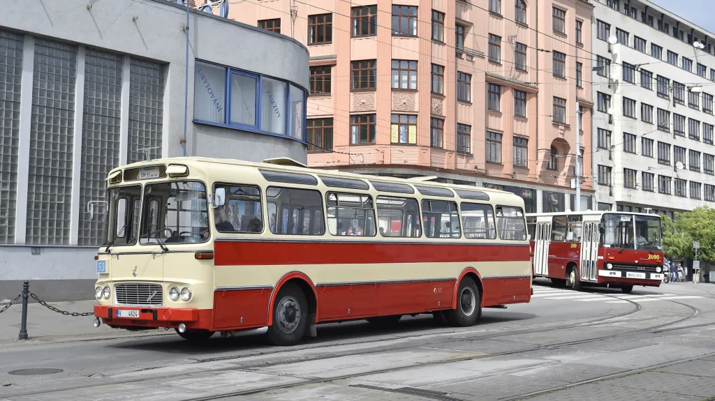 Součástí přehlídky byl i historický autobus MHD