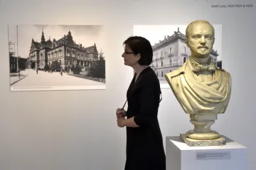 Cesta za Loosovými stavbami a návrhy vede na Špilberk. Výstava připomíná výročí architektova narození