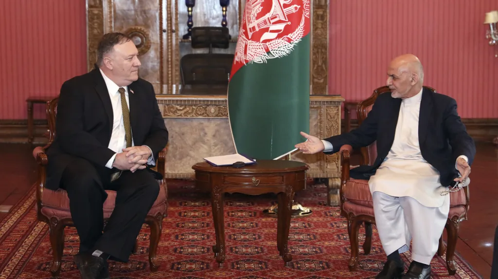 Šéf americké diplomacie Mike Pompeo a afghánský prezident Ašraf Ghaní