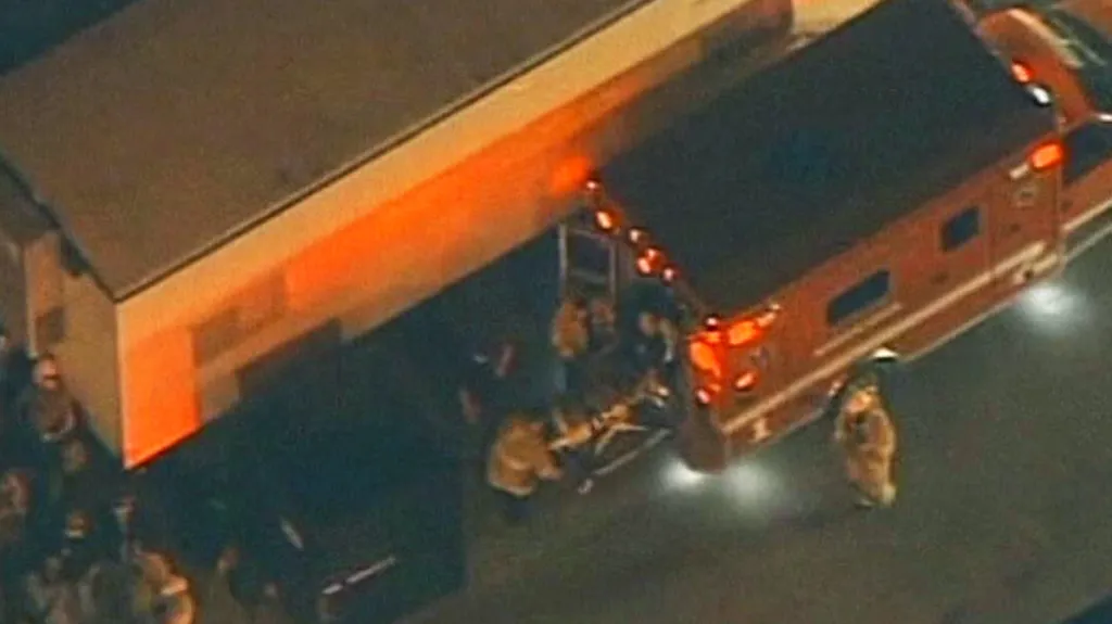 Záchranáři u požáru ponorky USS Miami