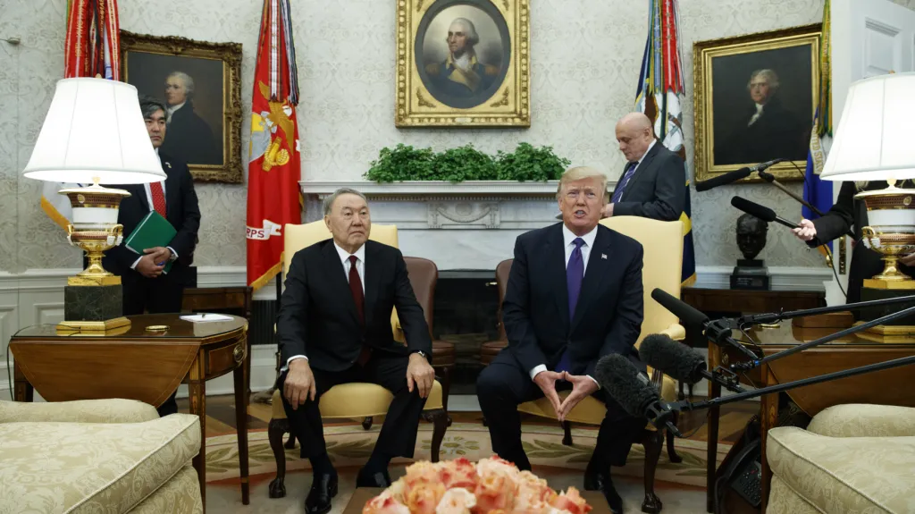 Donald Trump uvítal Nursultana Nazarbajeva v Bílém domě