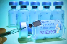 Kraje nejsou jednotné v očkování vakcínou AstraZeneca. Praktikům ji distribuují zatím jen někde