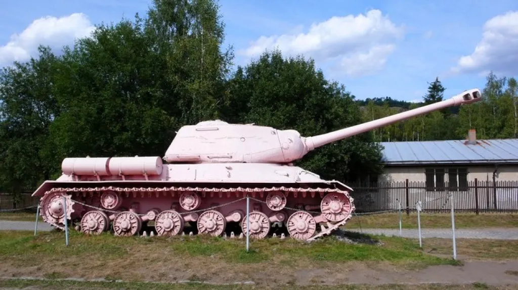 Slavný růžový tank v muzeu v Lešanech