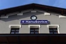 Oprava nádraží v Hanušovicích je hotová, s pracemi před stanicí chce pokračovat i radnice