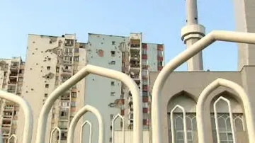 Mešita v rozstříleném Sarajevu