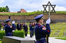 Je povinností srovnávat nacistické lži s dnešními, řekl Fiala v Terezíně