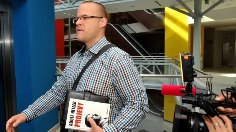 Soud: Vydání Hitlerových projevů není trestný čin