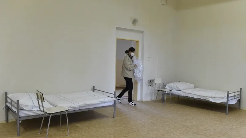 V Brně připravují v bývalých kasárnách přechodné ubytování pro lidi bez přístřeší nakažené covidem-19