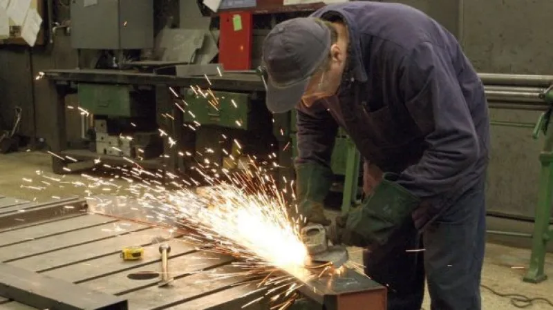 Česko má málo odborníků. Vysokoškoláků i vyučených