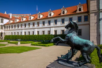 Senát projednávání zákona o podpoře bydlení přerušil