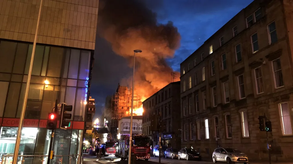 Požár historické budovy Mackintosh Building v centru skotského města Glasgow