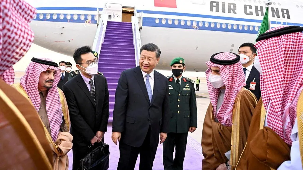 Čínský prezident Si Ťin-pching na návštěvě Saúdské Arábie