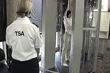 Nové skenery na amerických letištích vidí i pod šaty