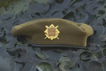 Část vojáků přijde o červené barety, světle zelené skončí úplně. Nahradí je tradiční khaki