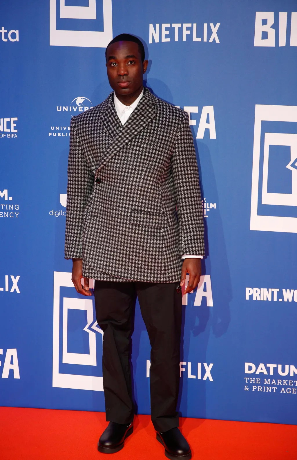 Paapa Essiedu, který ztvární Severuse Snapea, se proslavil seriálem Můžu tě zničit, známý je také ze sci-fi o cestování časem Projekt Lazarus