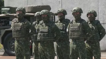 Tchajwanští vojáci během nástupu