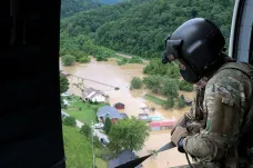 Záplavy v americkém Kentucky si vyžádaly zatím 26 obětí