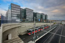 Brněnské podzemní tramvaje jezdí k bohunické nemocnici už i s cestujícími