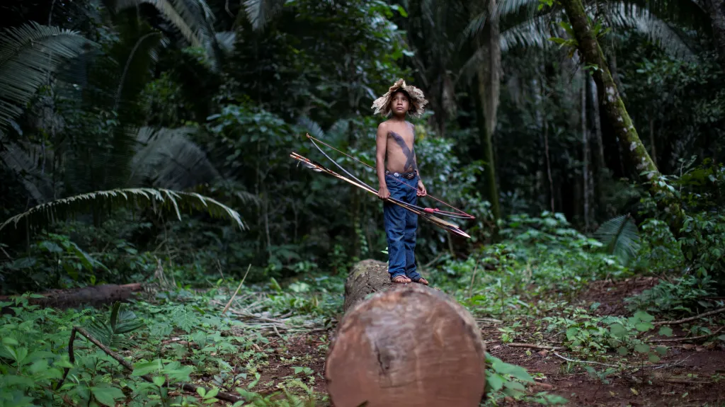 Dítě z amazonského kmene Uru-eu-wau-wau