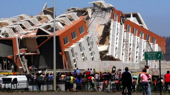 Kvůli zemětřesení se zřítil rezidenční dům