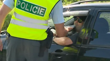 Policisté zkontrolovali stovky řidičů
