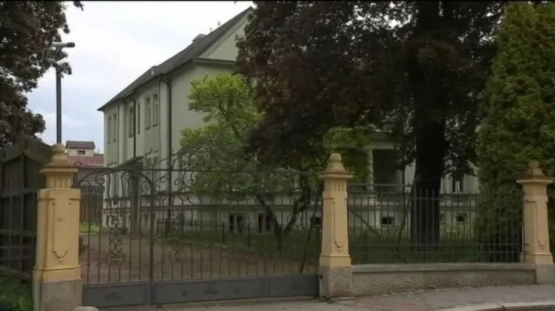 Policie objevila v troskách domu v Šenově dva mrtvé