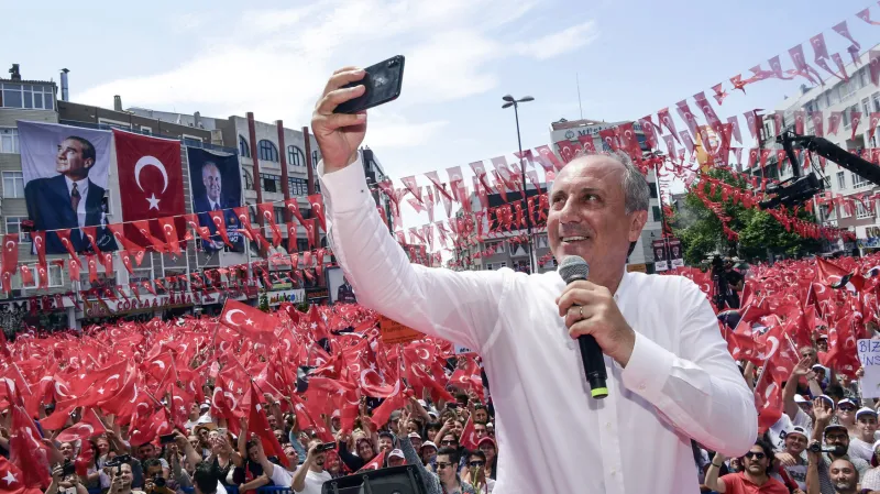 Muharrem Ince během prezidentské předvolební kampaně