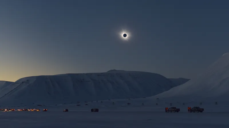 Čeští vědci na Špicberkách pozorovali zatmění Slunce