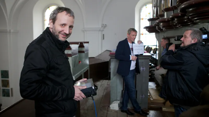 Natáčení pořadu Uchem jehly - režisér Ladislav Cmíral (vpravo)