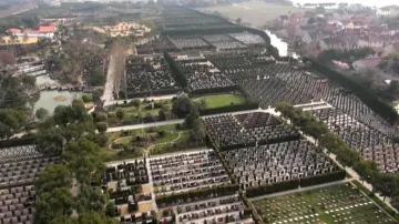 Luxusní hřbitov na předměstí Šanghaje