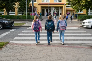 Opatrnost je na místě u dětí i řidičů, apelují odborníci na začátku školního roku