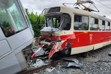 V Praze v Modřanské ulici se srazily tramvaje, zranění jsou dva lidé