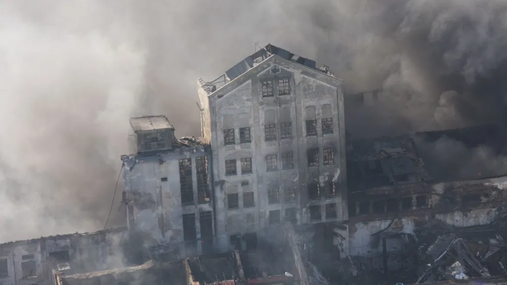 Rozsáhlý požár v Chropyni vyhnal část jejích obyvatel z domu
