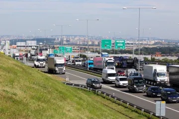 Středočeský kraj trápí největší dopravní nápor v Česku a špatná infrastruktura