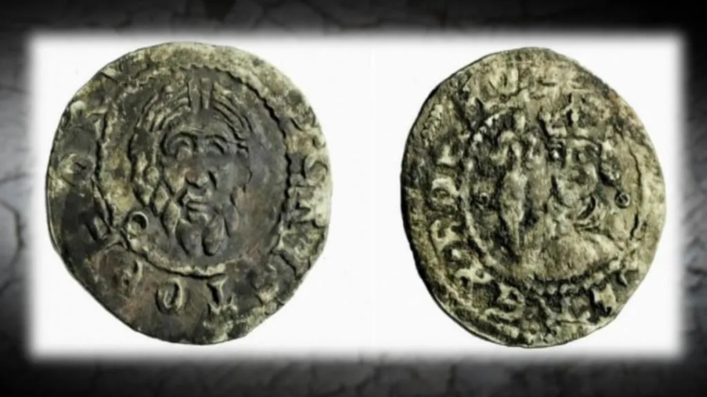 Mince ze 13. století nalezená v Izraeli